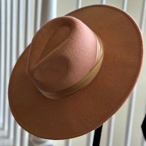 Tan hat